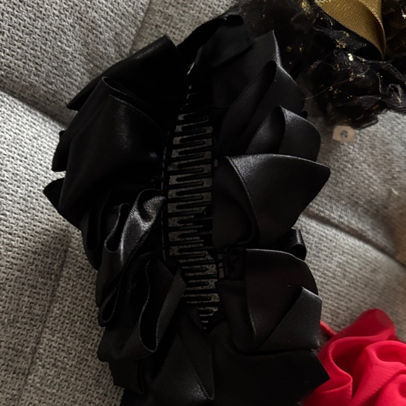 Vintage Luxurious Gold and Black Hair Accessory Collection - Picture 2 of 5